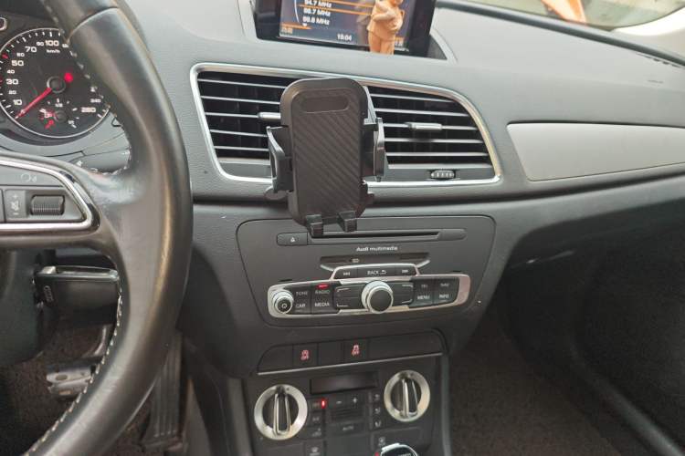 Used Audi Q3 2015 30 TFSI Ambition Edition Audio And AC Panel