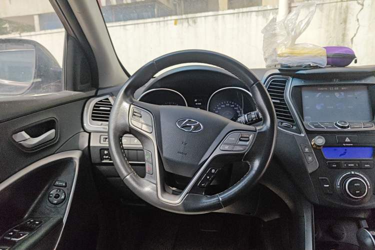 Used Hyundai Santa Fe 2013 2.4L Automatic Two-Wheel Drive Smart Version
