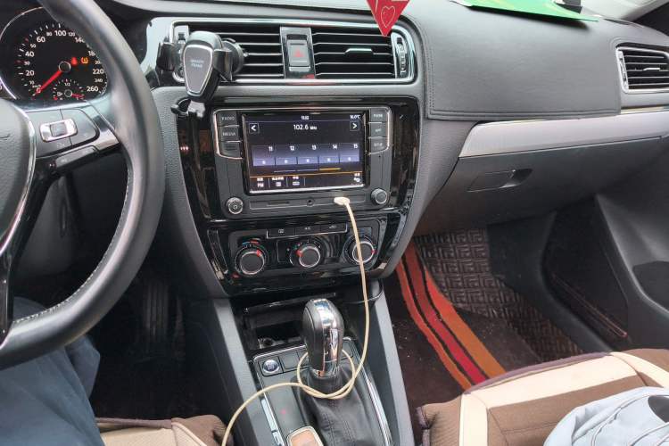 Used Volkswagen Sagitar 2018 280TSI DSG Ignite Edition Audio And AC Panel