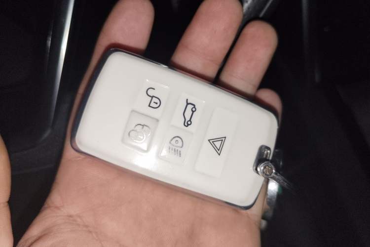 Used Land Rover Discovery Sport New Energy 2022 Facelifted P300e Plug-in Hybrid Electric Version
