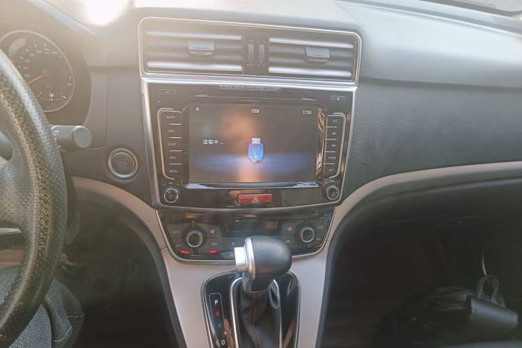 Used Haval H6 2015 Sport Edition 1.5T Automatic Two-Wheel Drive Luxury Model Audio And AC Panel