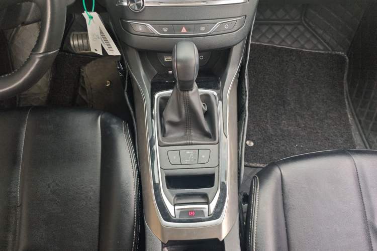 Used Peugeot 408 2018 350THP Automatic Luxury Edition Gear Lever