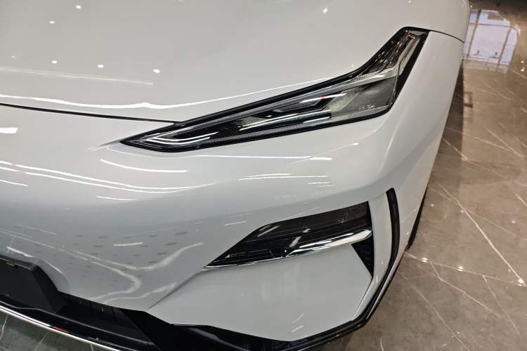 Used Geely Galaxy E8 2024 665 km Range Rear-Drive Starship Long-Range Version
