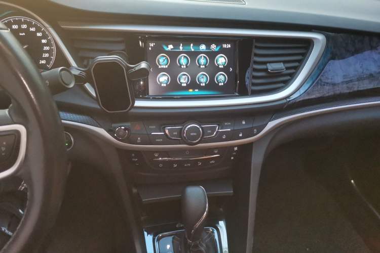 Used Buick Excelle GX 2018 18T Automatic Flagship Model Audio And AC Panel