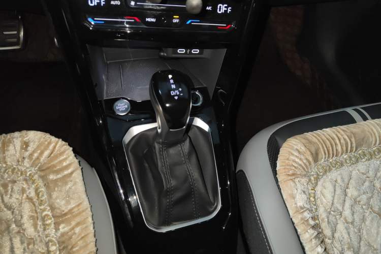 Used Volkswagen T-ROC 2023 300TSI DSG Two-Wheel Drive Starlight Edition Gear Lever