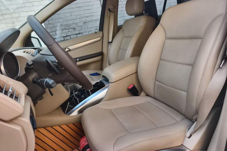 Used Mercedes-Benz R-Class 2011 R 300 L Business Model Left Front Seat