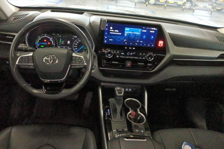 Used Toyota Highlander 2023 2.5L Smart Electric Hybrid Dual-Drive Prestige Version 7 Seats Center Console