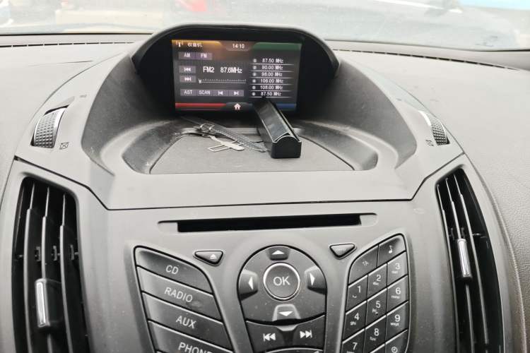 Used Ford Kuga 2013 1.6L GTDi Two-Wheel-Drive Comfort Model Audio And AC Panel