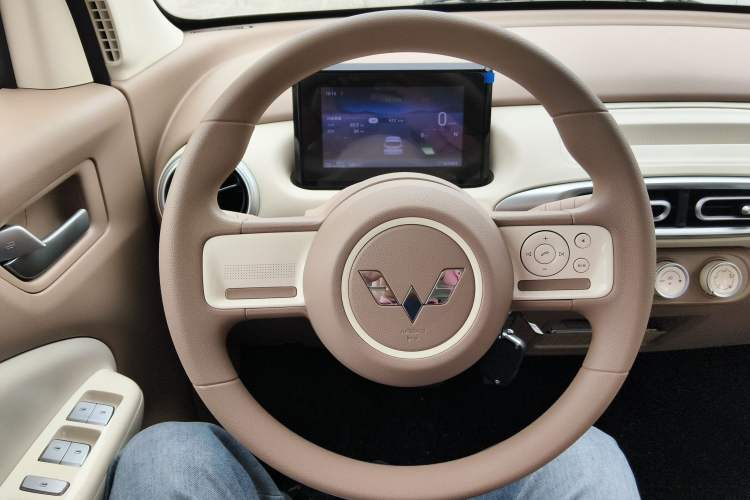 Used Wuling Hongguang MINIEV 2025 Four-Door Version Advanced Edition Steering Wheel