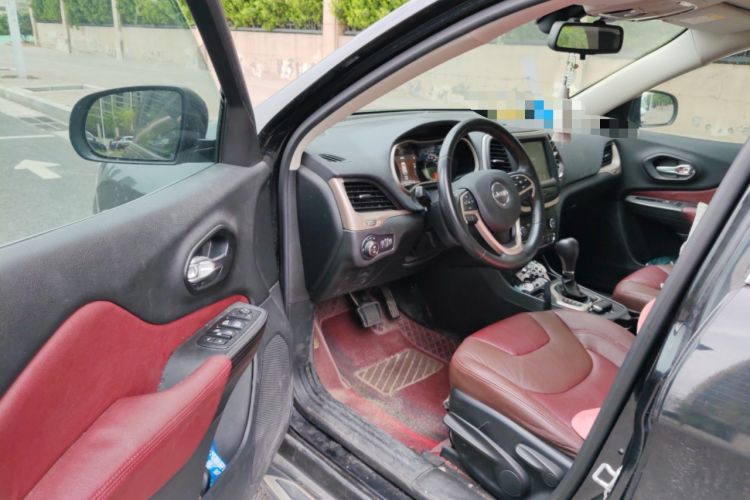 Used Jeep Cherokee 2016 2.0L Leading Edition Driver Seat