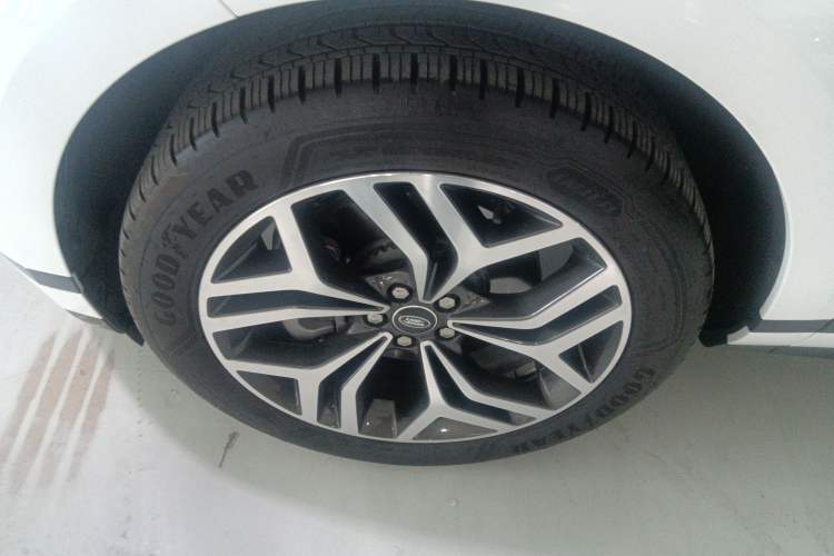 Used Land Rover Range Evoque 2024 Aurora L 249 PS Prestige Light-Chasing Edition