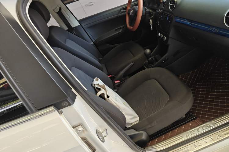 Used Volkswagen Jetta 2017 1.4L Manual Fashion Edition