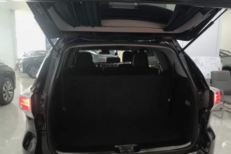 Used Toyota Highlander 2015 2.0T Two-Wheel Drive Luxury Edition 7 Seats Trunk