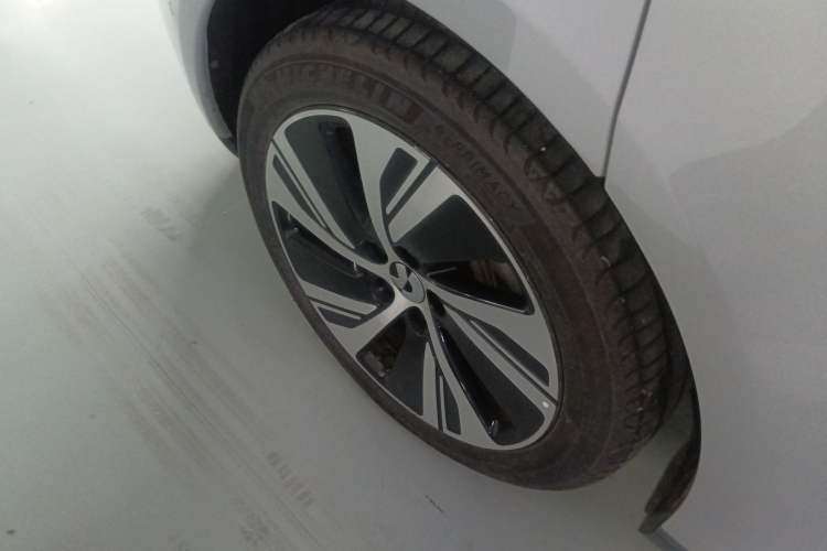 Used Nio ET5 2024 75 kWh Right Rear Wheel Hub