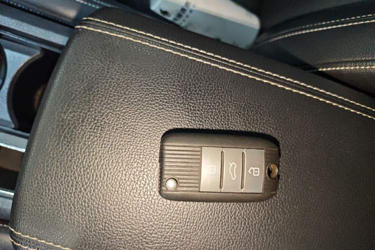 Used Roewe RX5 2016 20T Two-Wheel Drive Automatic Internet Smart Edition