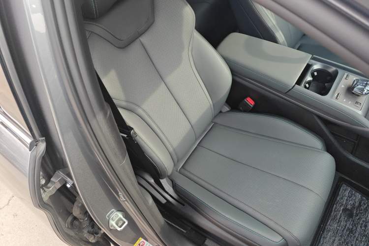 Used BYD Qin L 2025 DM-i Smart Drive 80KM Leading Model