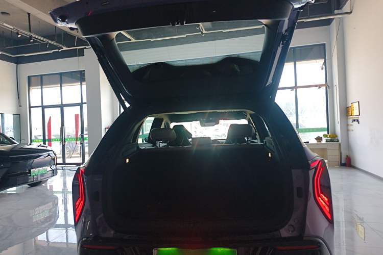 Used Hongqi Tiangong 08 2025 680 Ultra Four-Wheel-Drive Version Trunk