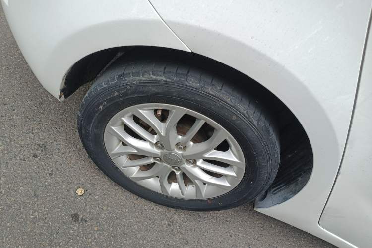 Used Kia K3S 2014 1.6L Automatic GLS Right Rear Wheel Hub