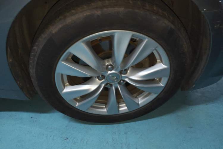 Used Infiniti M Series 2011 M25 Comfort Model