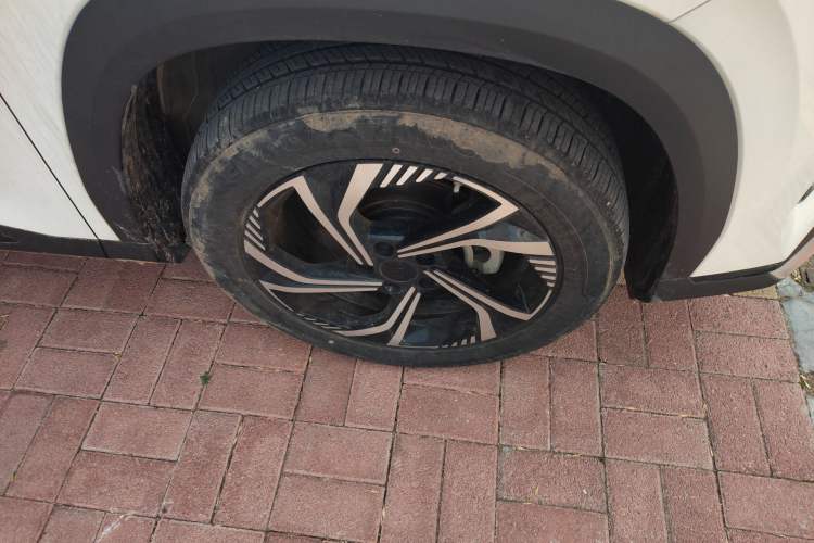 Used Geely Auto Emgrand X7 Sport 2024 1.5TD Smart Connect+ Right Front Wheel Hub