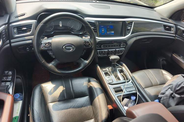 Used GAC Trumpchi GS7 2017 320T Two-Wheel-Drive Luxury Smart Connectivity Model Center Console