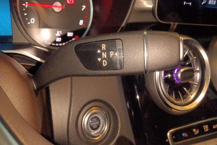 Used Mercedes-Benz GLC 2020 GLC 260 L 4MATIC Dynamic Model Gear Lever