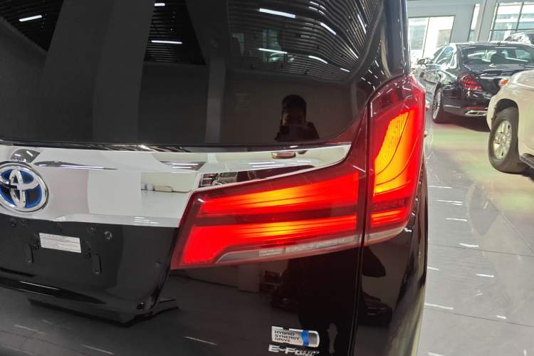 Used Toyota Alphard 2021 Dual-Engine 2.5L Luxury Edition
