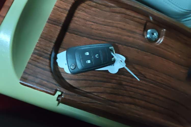 Used Buick GL8 2015 2.4L Luxury Business Premium Edition