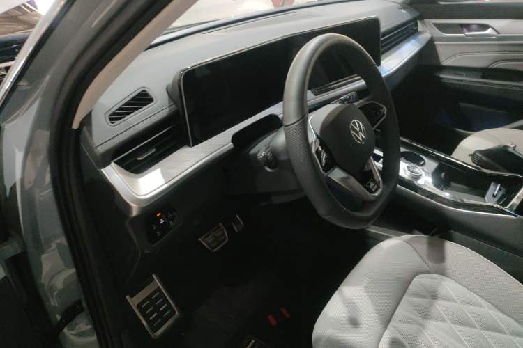 Used Volkswagen Tavendor 2023 380TSI Four-Wheel Drive R-Line Cruise Edition