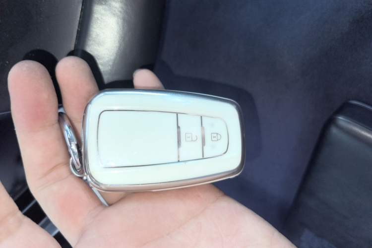 Used Toyota IZOA 2018 2.0L Yichi Version China VI Standard
