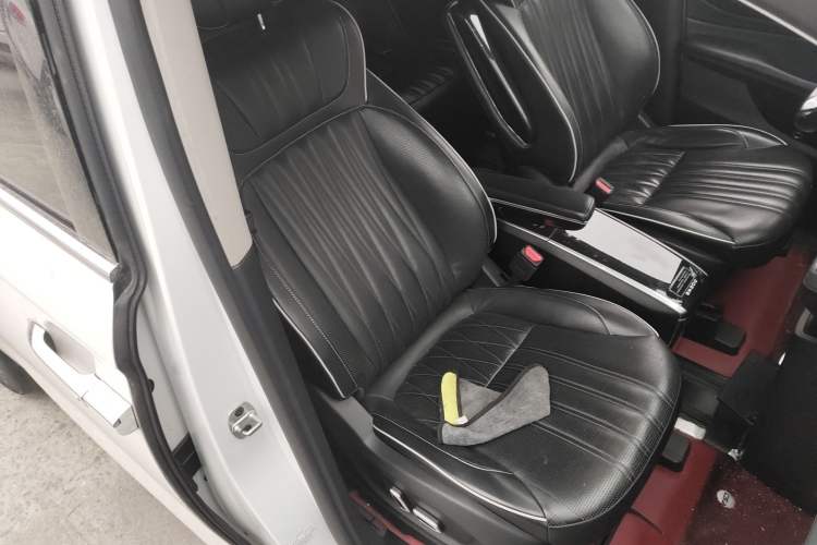 Used Roewe iMAX8 2021 400TGI Supreme Series Prestige Edition
