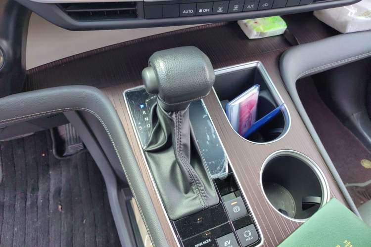 Used Toyota Granvia 2023 2.5L Hybrid Comfort Edition