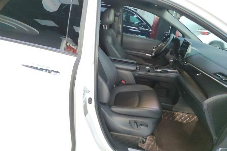 Used Toyota SIENNA 2023 2.5L Hybrid Deluxe Edition
