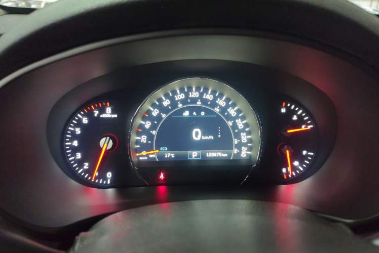 Used Kia Sorento 2015 Sorento L 2.4L Gasoline 4WD Elite Edition 7 Seats China V Emission Standard
