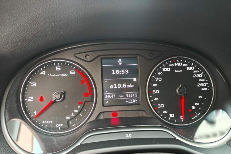 Used Audi Q2L 2021 35 TFSI Fashion Dynamic Model Odometer Close Up