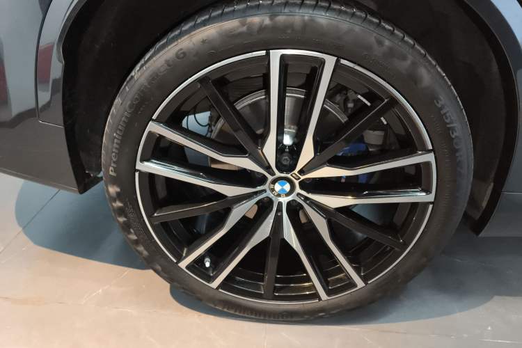 Used BMW X5 2022 xDrive 40Li Luxury Edition M Sport Package