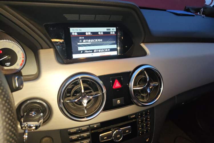 Used Mercedes-Benz GLK-Class 2013 GLK 300 4MATIC Dynamic Edition Audio And AC Panel