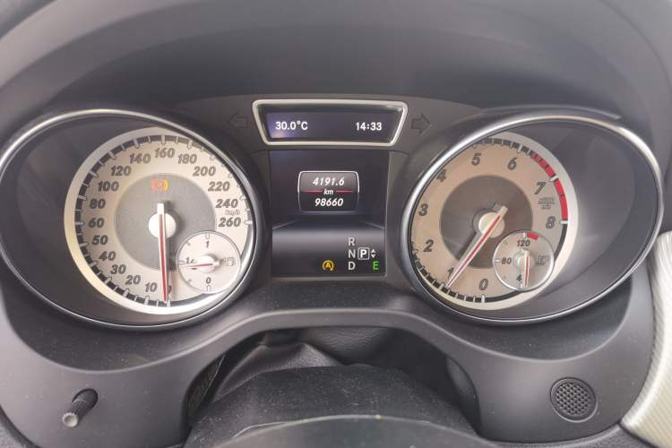 Used Mercedes-Benz GLA 2015 GLA 200 Sport Edition Odometer Close Up