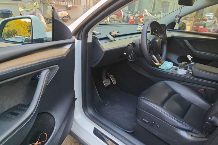 Used Tesla Model Y 2021 Long-Range All-Wheel-Drive Version 3D7