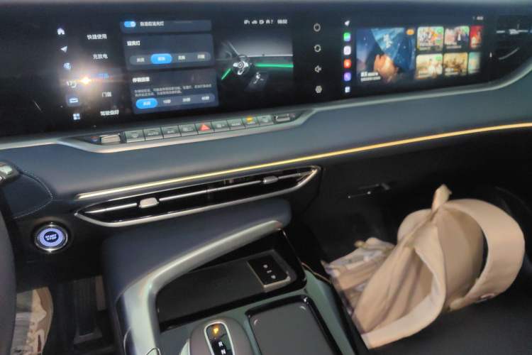 Used VOYAH FREE 2021 Four-Wheel Drive Standard Range-Extended Exclusive Luxury Package