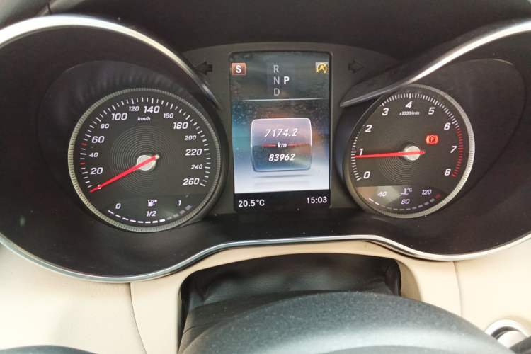 Used Mercedes-Benz C-Class 2017 Facelift C 200 L Sport Edition Odometer Close Up