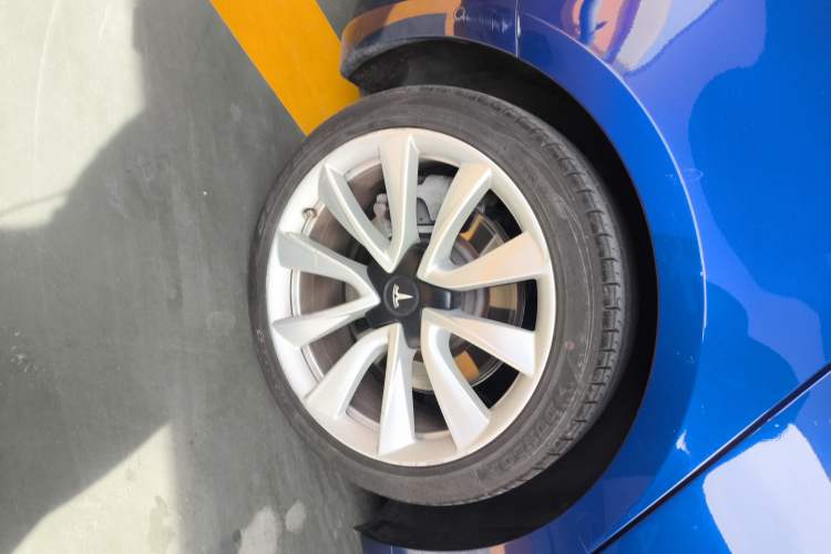 Used Tesla Model 3 2019 Long-Range Rear-Wheel-Drive Version Right Rear Wheel Hub