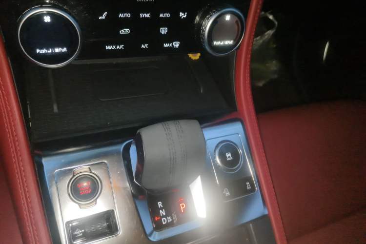 Used Jaguar F-PACE 2024 P250 R-Dynamic SE Gear Lever