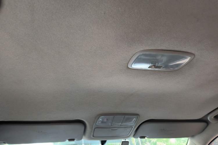 Used Hyundai Verna (older generation) 2014 1.6L Automatic Leading-Edge GLX Headliner