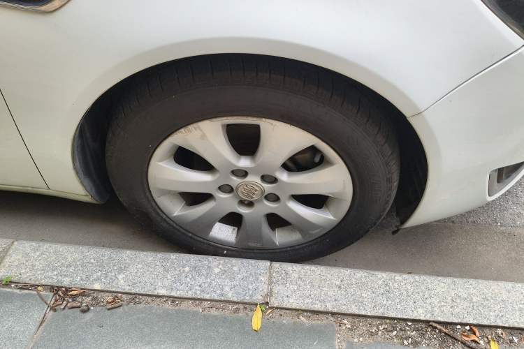 Used Buick Regal 2014 2.0L Elite Fashion Edition Right Front Wheel Hub