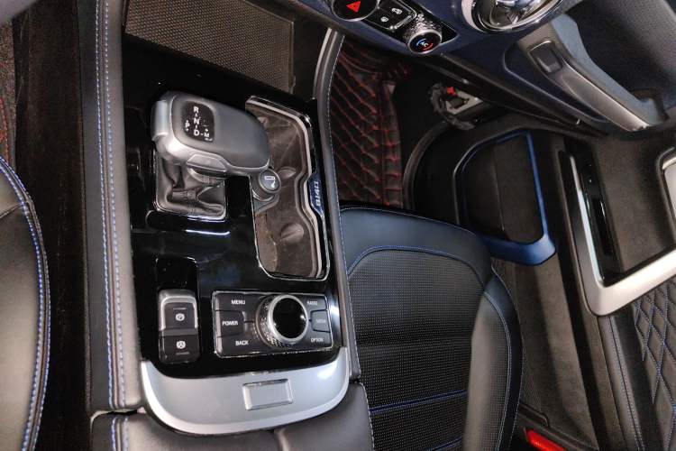 Used BAIC Off-Road BJ40 2020 2.0T Automatic Four-Wheel Drive Urban Hunter Edition Chivalrous Type Gear Lever