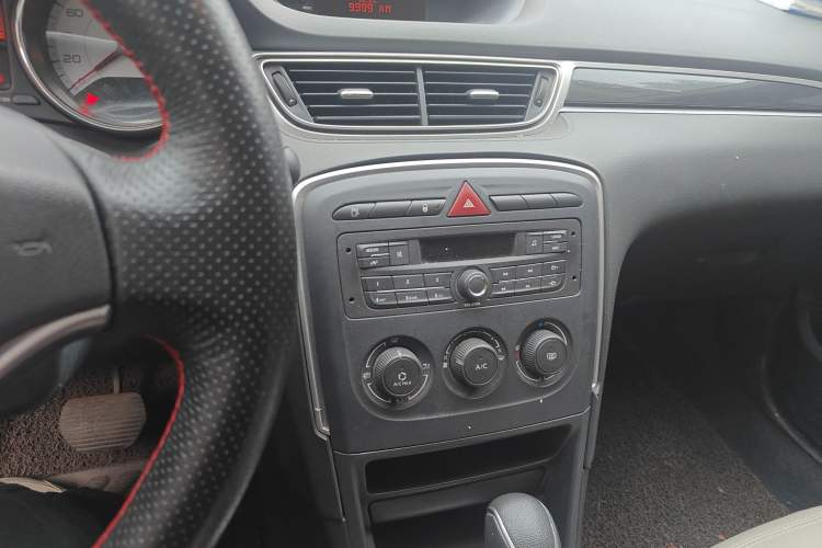 Used Peugeot 308 2014 Enjoy Edition Classic 1.6L Automatic Premium Model Audio And AC Panel