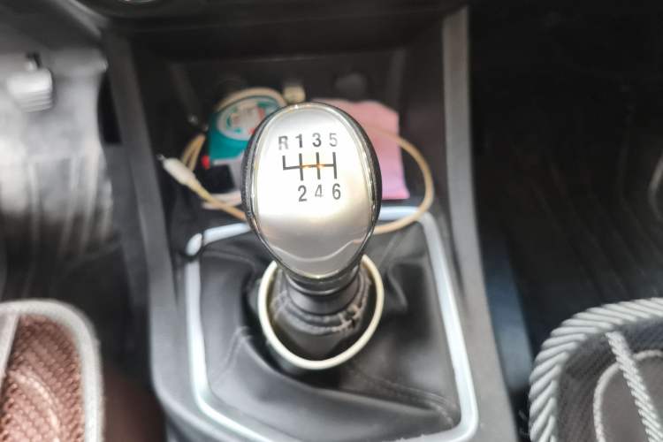 Used Great Wall Wingle 7 2019 2.0T Gasoline Two-Wheel-Drive Elite Version China VI Standard Small Double Cabin GW4C20B Gear Lever