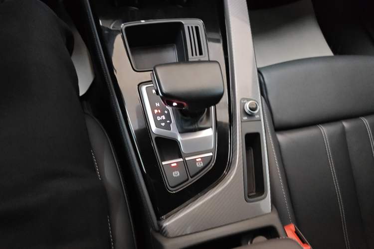 Used Audi A4L 2023 40 TFSI quattro Luxury Dynamic Edition Gear Lever