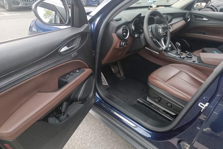 Used Alfa Romeo Stelvio 2017 2.0T 200HP Luxury Edition
